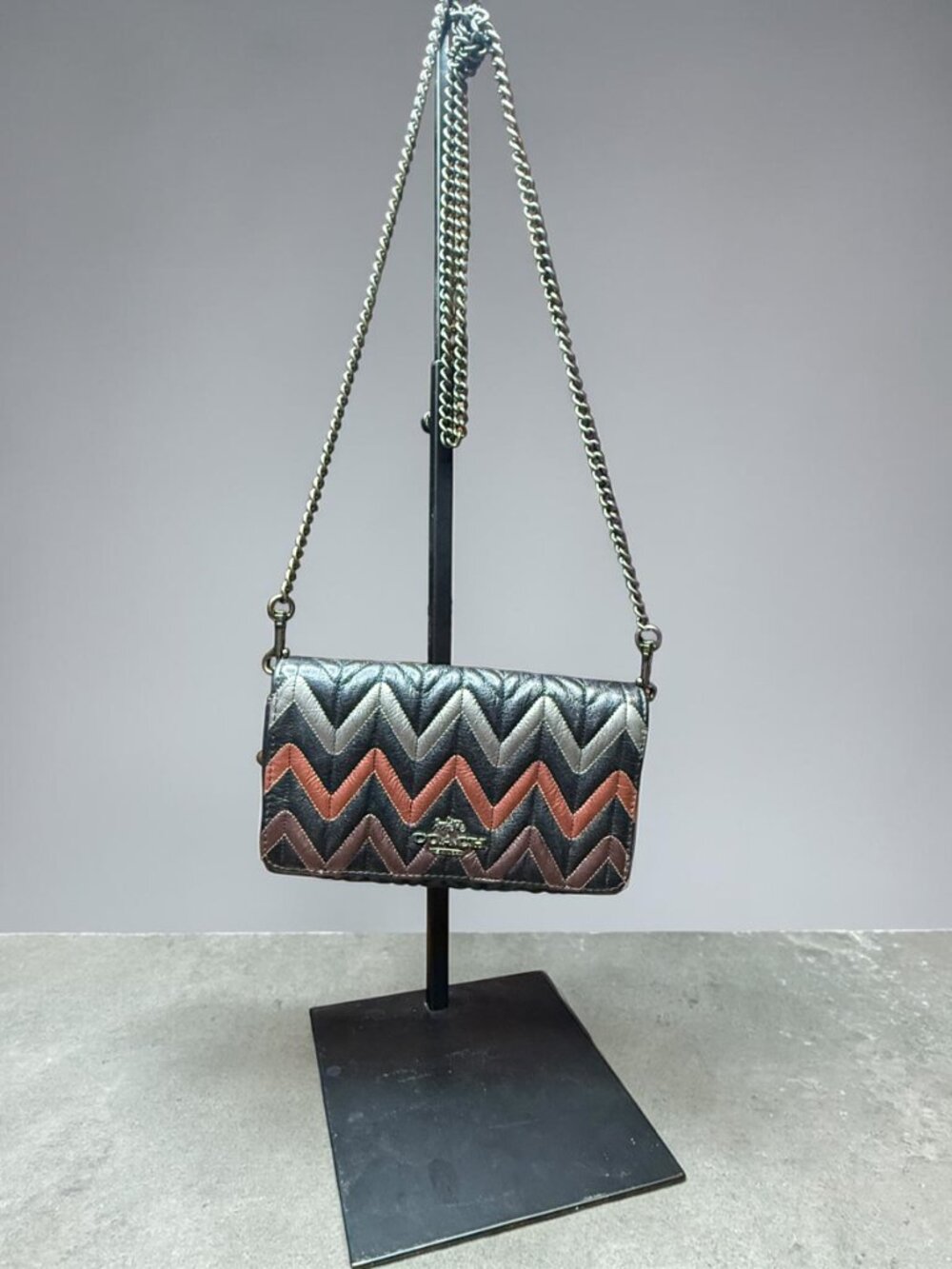 COACH Quilted Metallic Calf Leather Crossbody Chain Clutch F38681 EUC - Picture 11 of 12